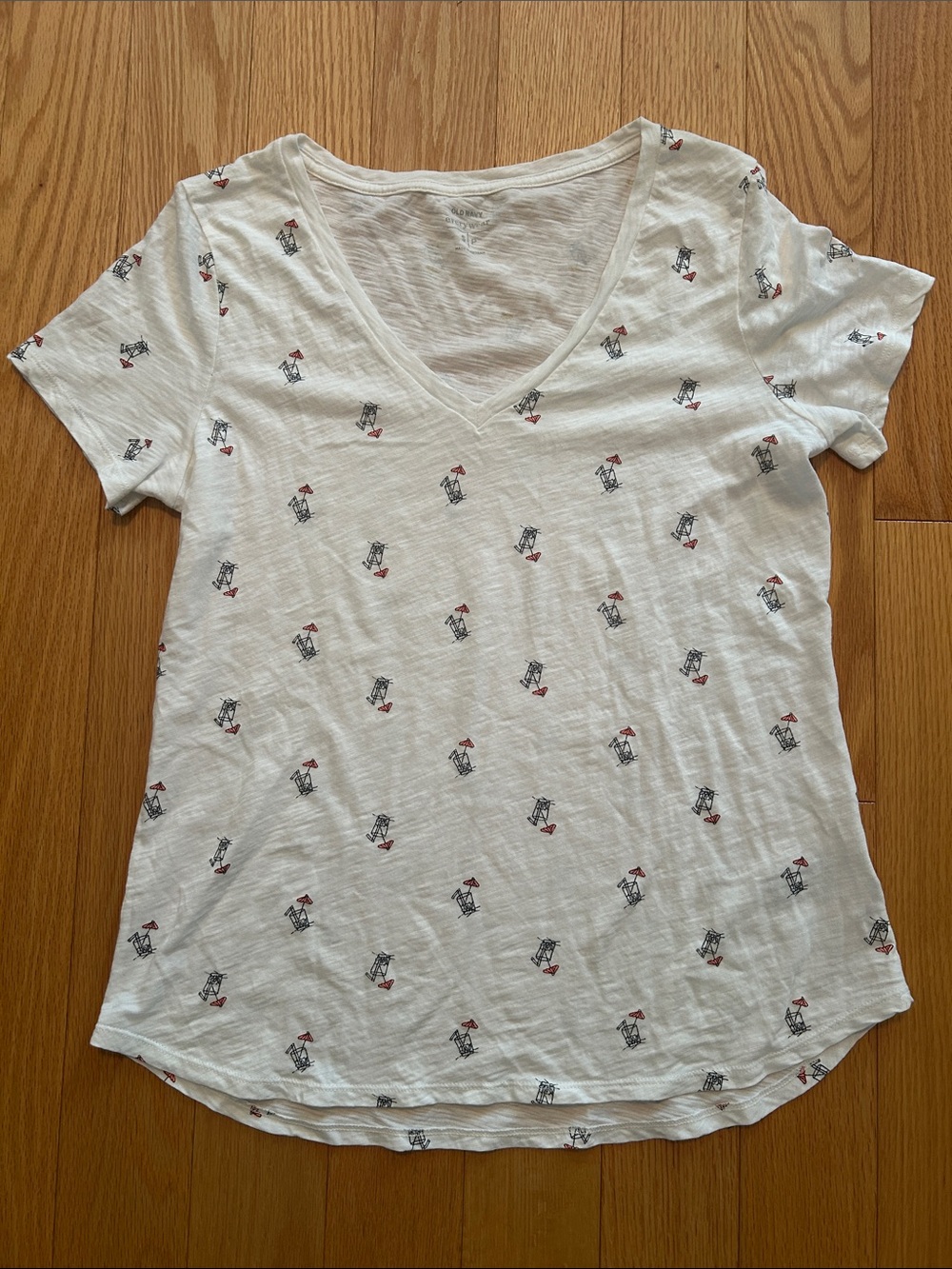 Old Navy White V-Neck Short Sleeve Everywhere Tee